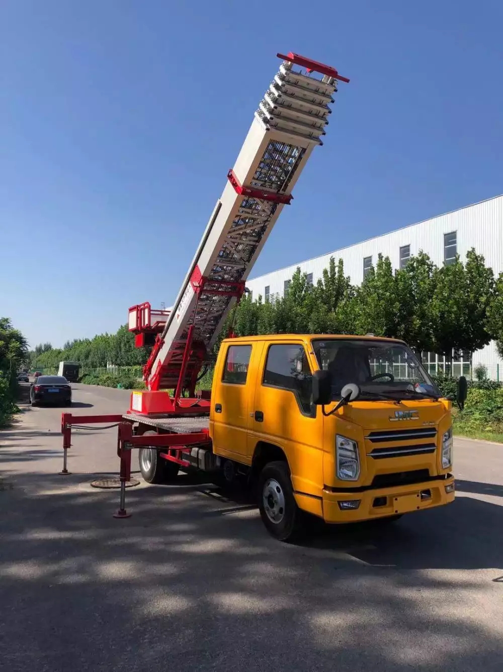 颍上县附近的云梯车出租服务：轻松解决高空作业需求